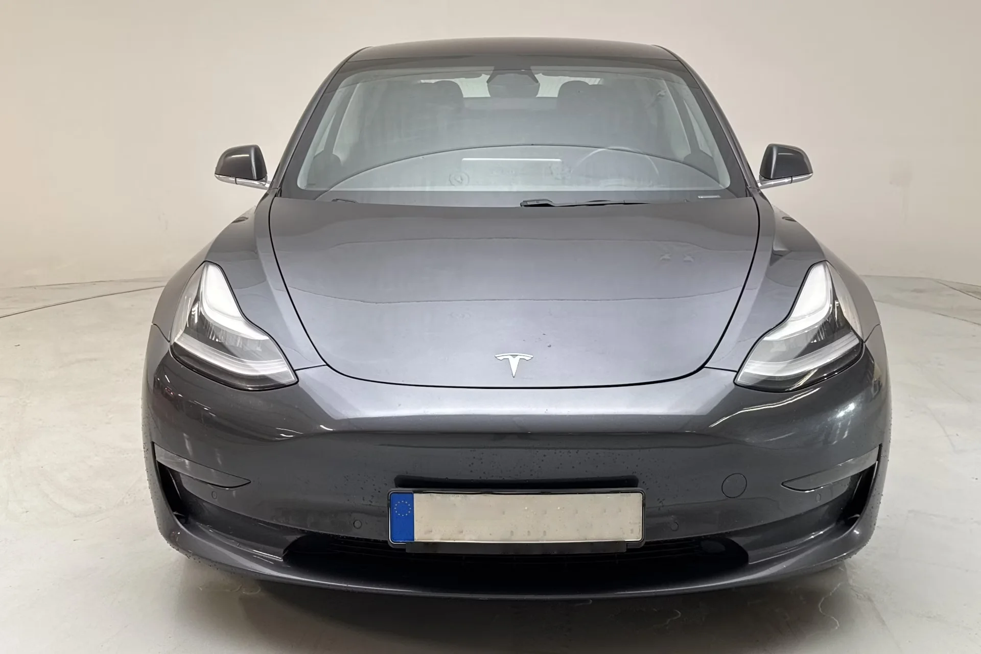 Tesla Model 3 Long Range - widok 2