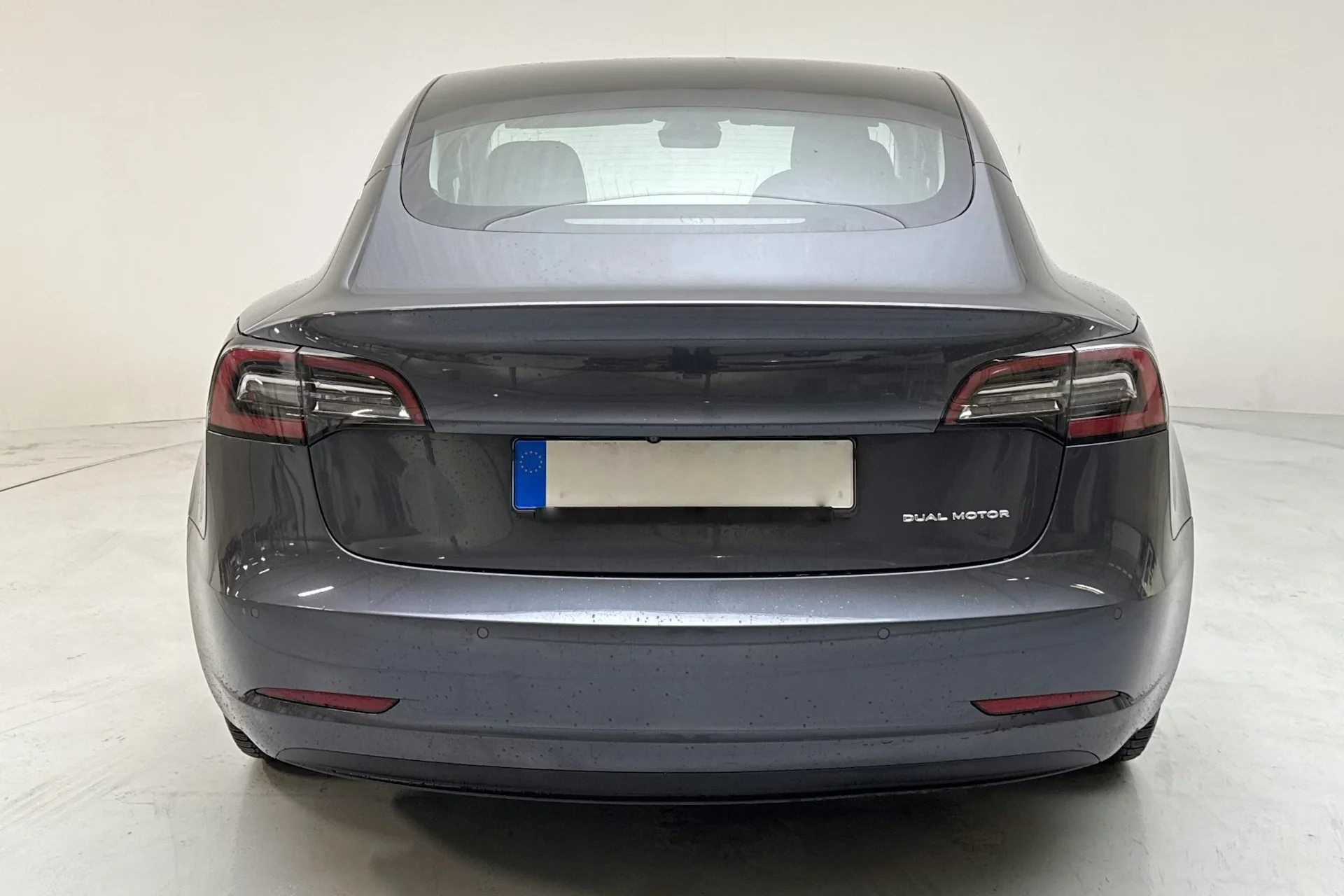 Tesla Model 3 Long Range - widok 4