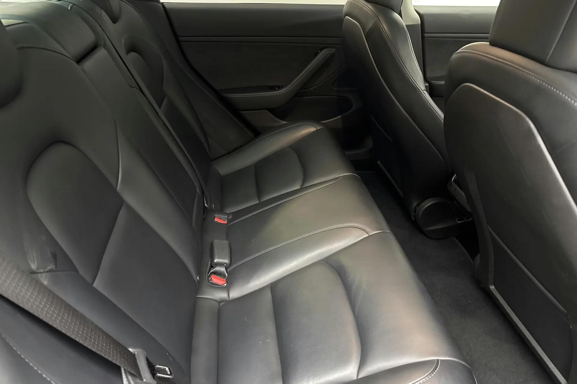 Tesla Model 3 Long Range - widok 8