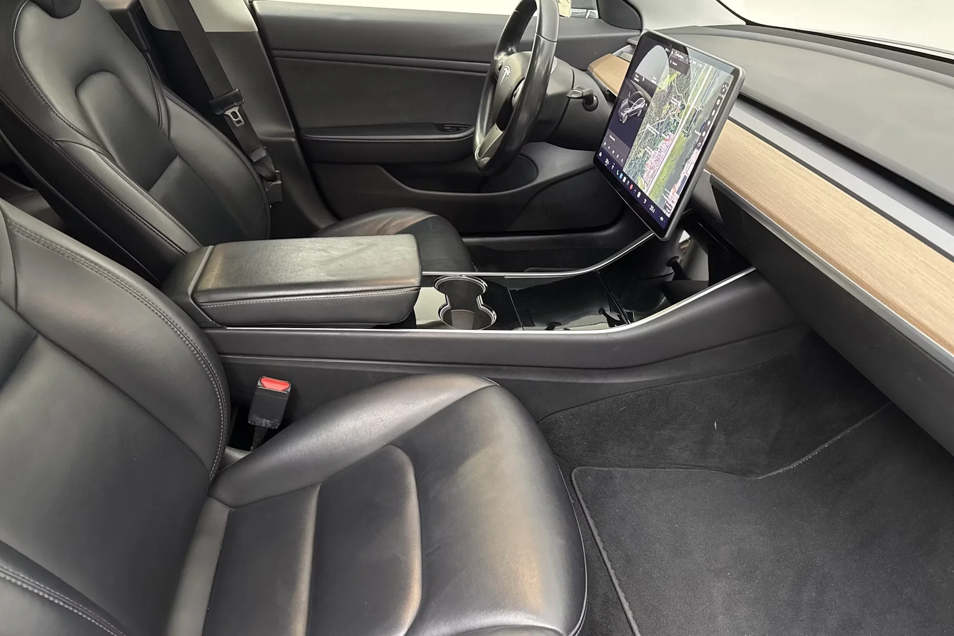 Tesla Model 3 Long Range - widok 7