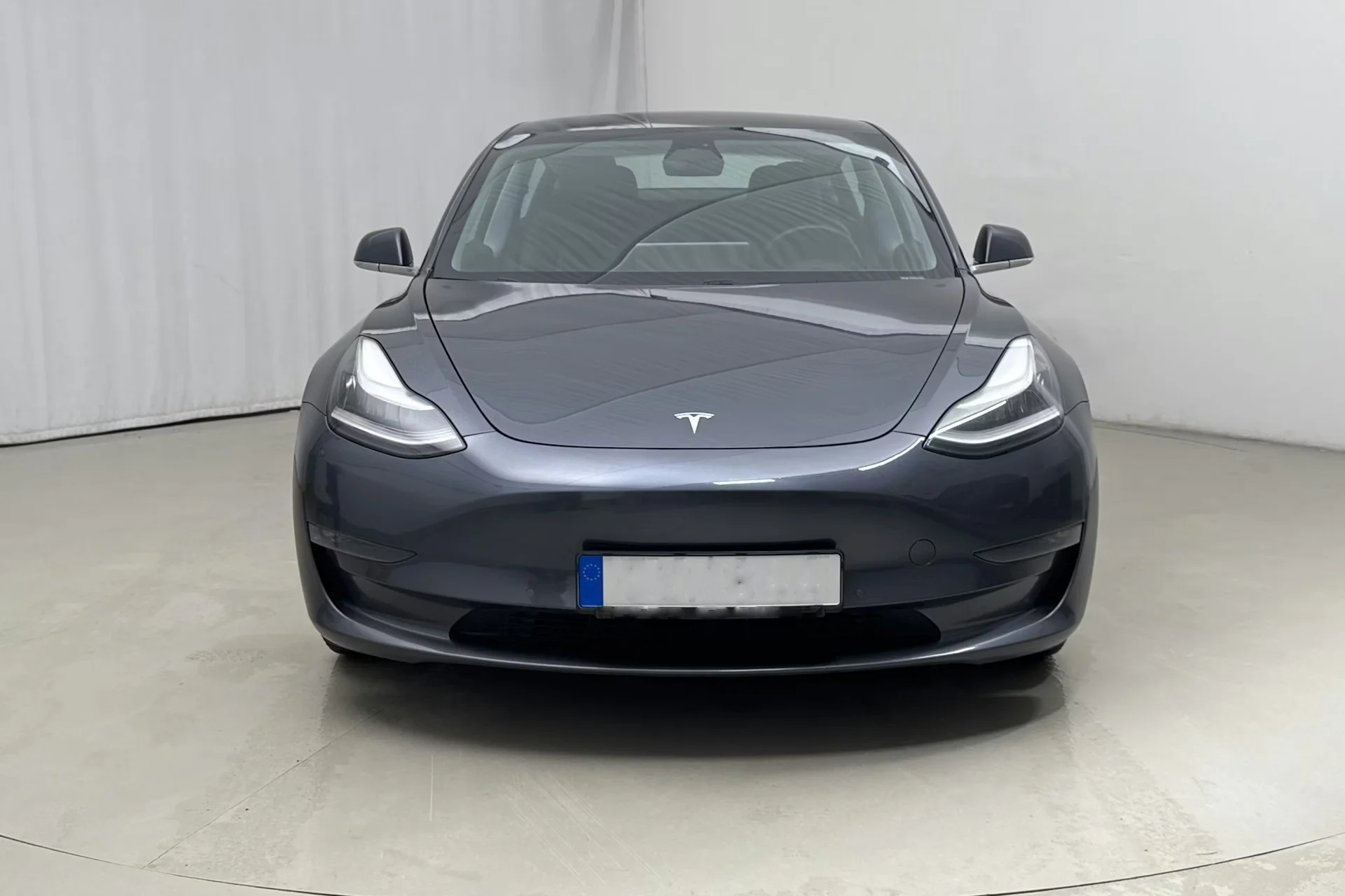 Tesla Model 3 Long Range AWD - widok 2