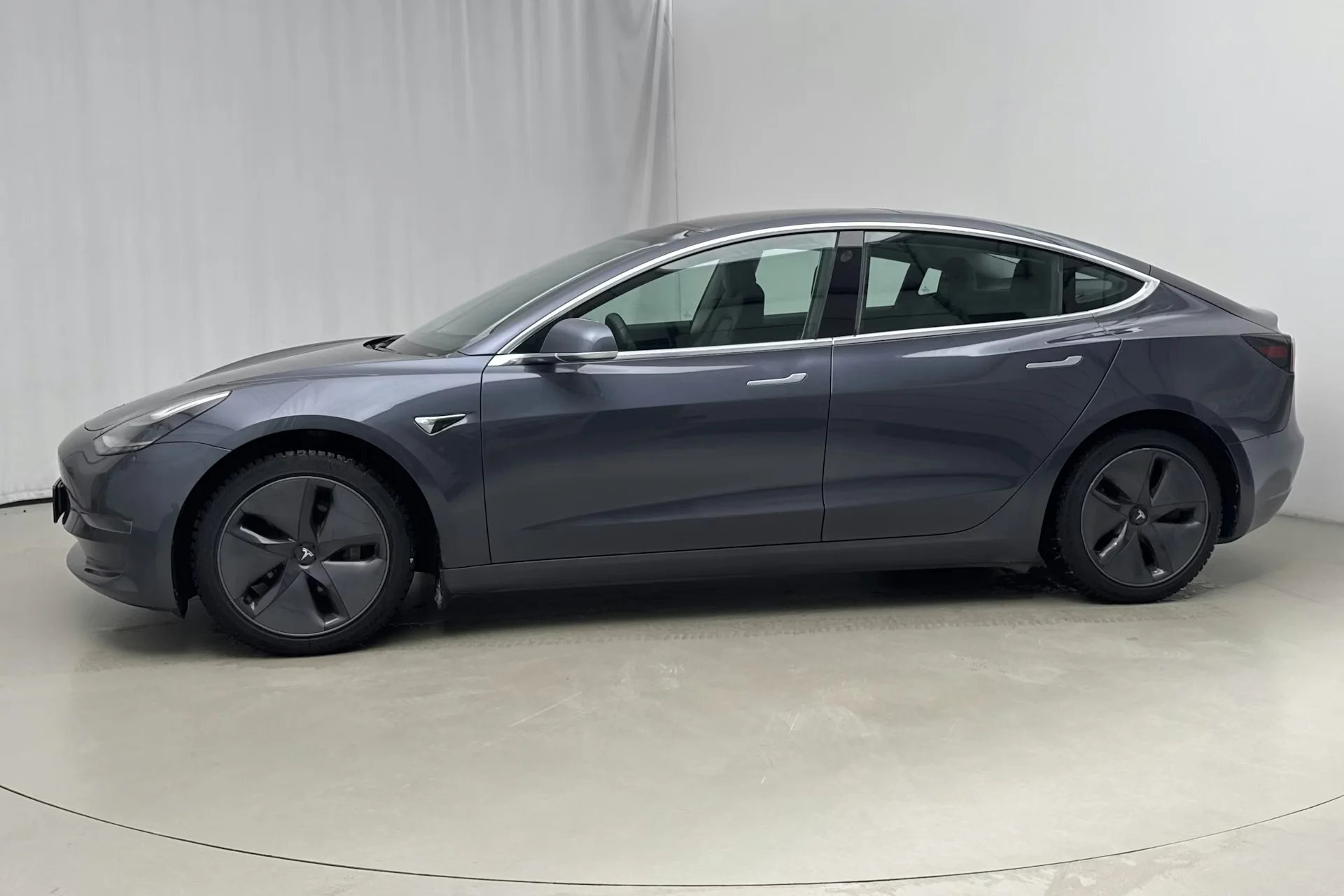 Tesla Model 3 Long Range AWD - widok 3