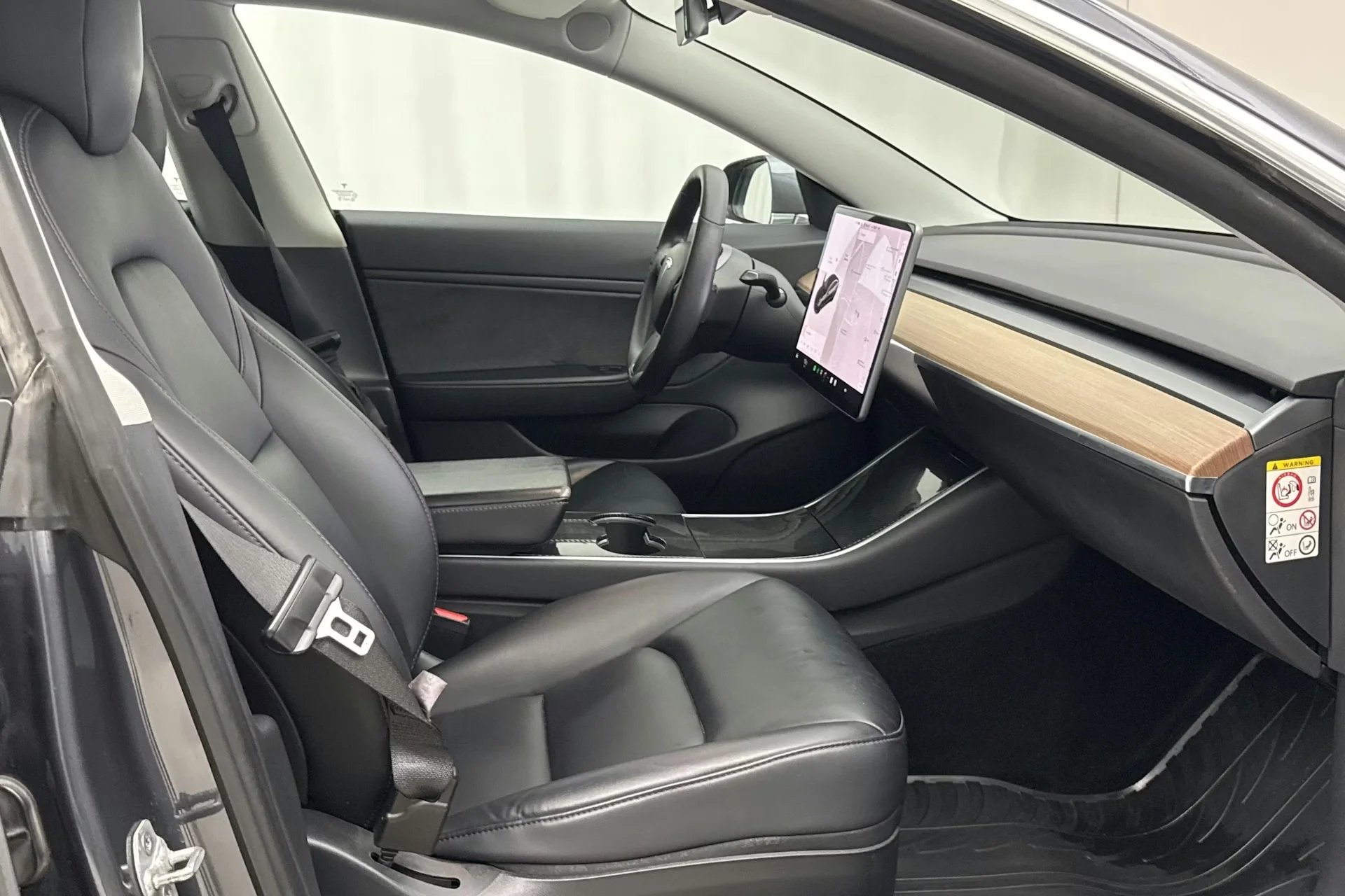 Tesla Model 3 Long Range AWD - widok 6