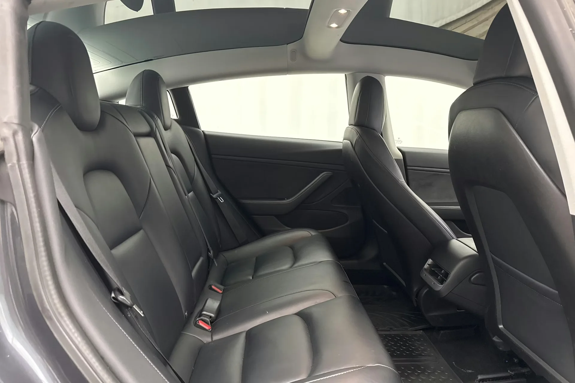 Tesla Model 3 Long Range AWD - widok 8