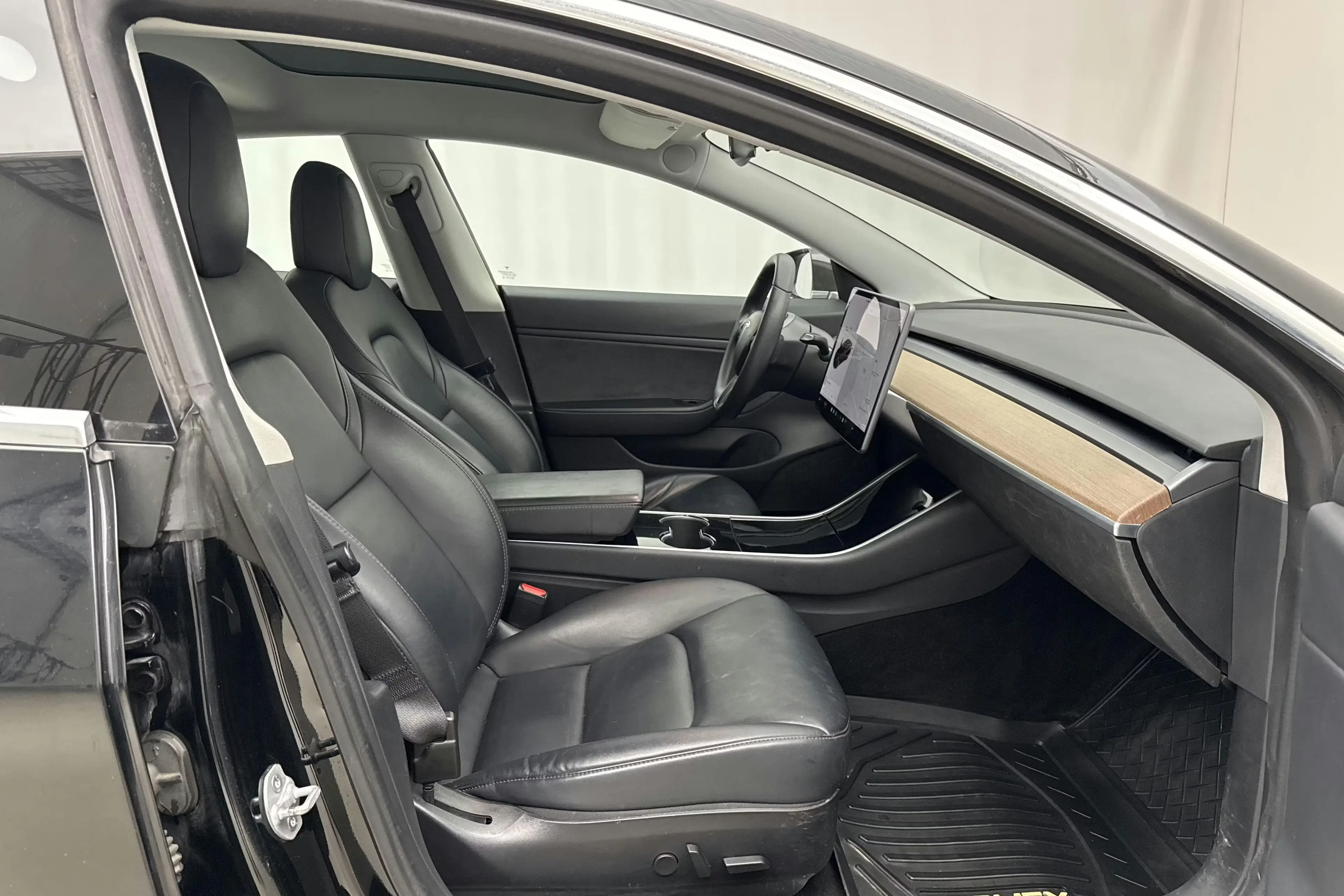 Tesla Model 3 Long Range AWD - widok 7