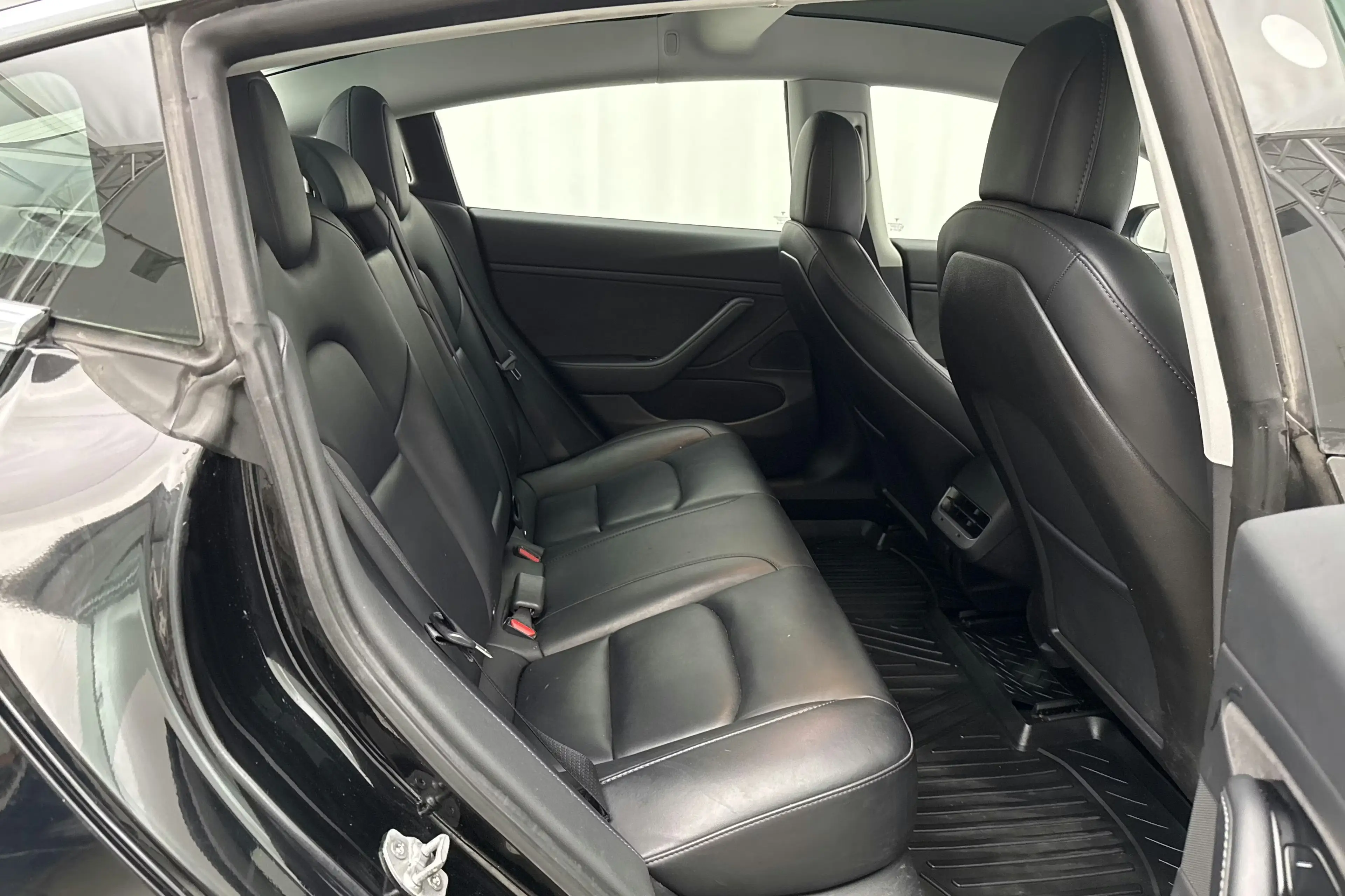 Tesla Model 3 Long Range AWD - widok 8