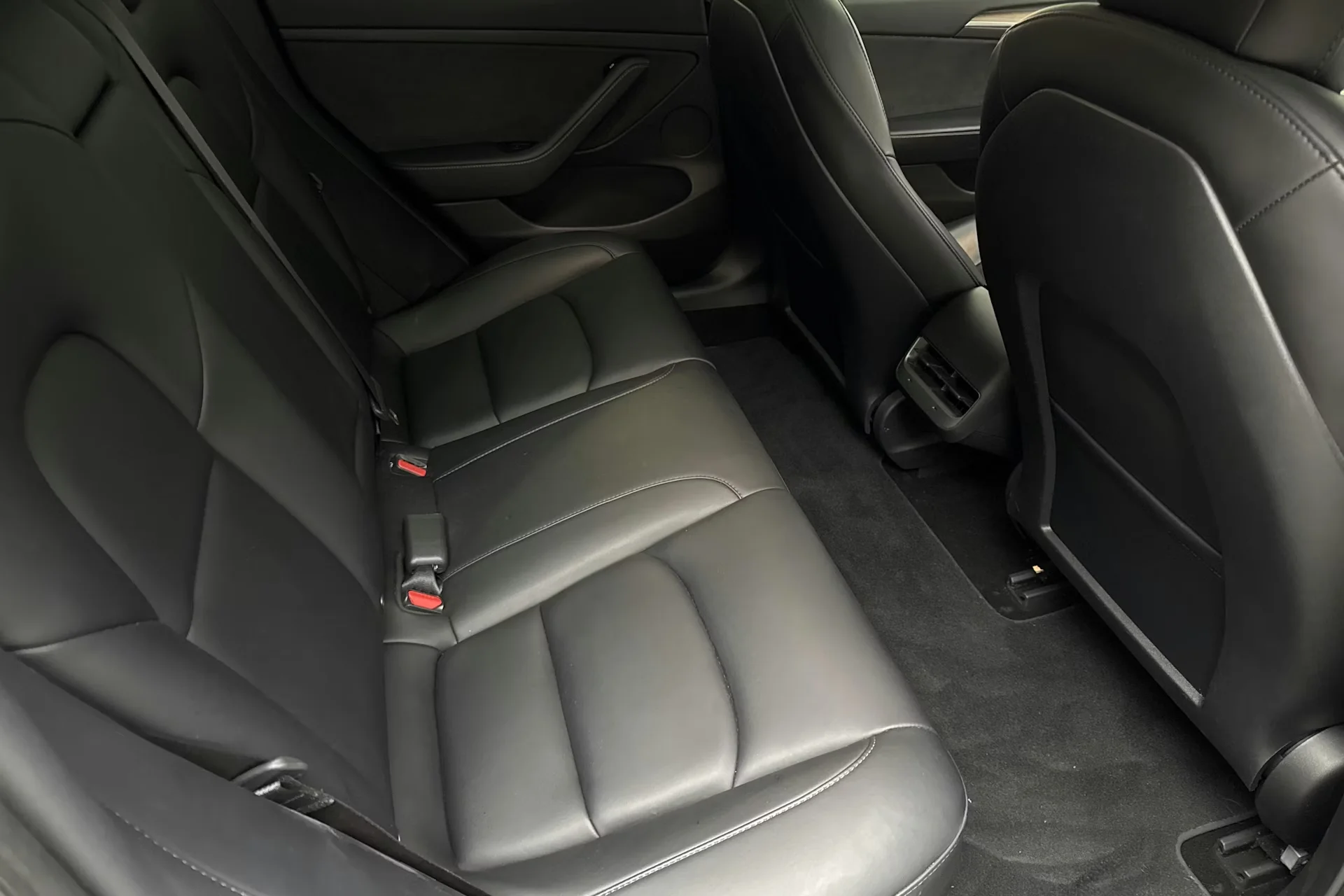 Tesla Model 3 Performance - widok 8