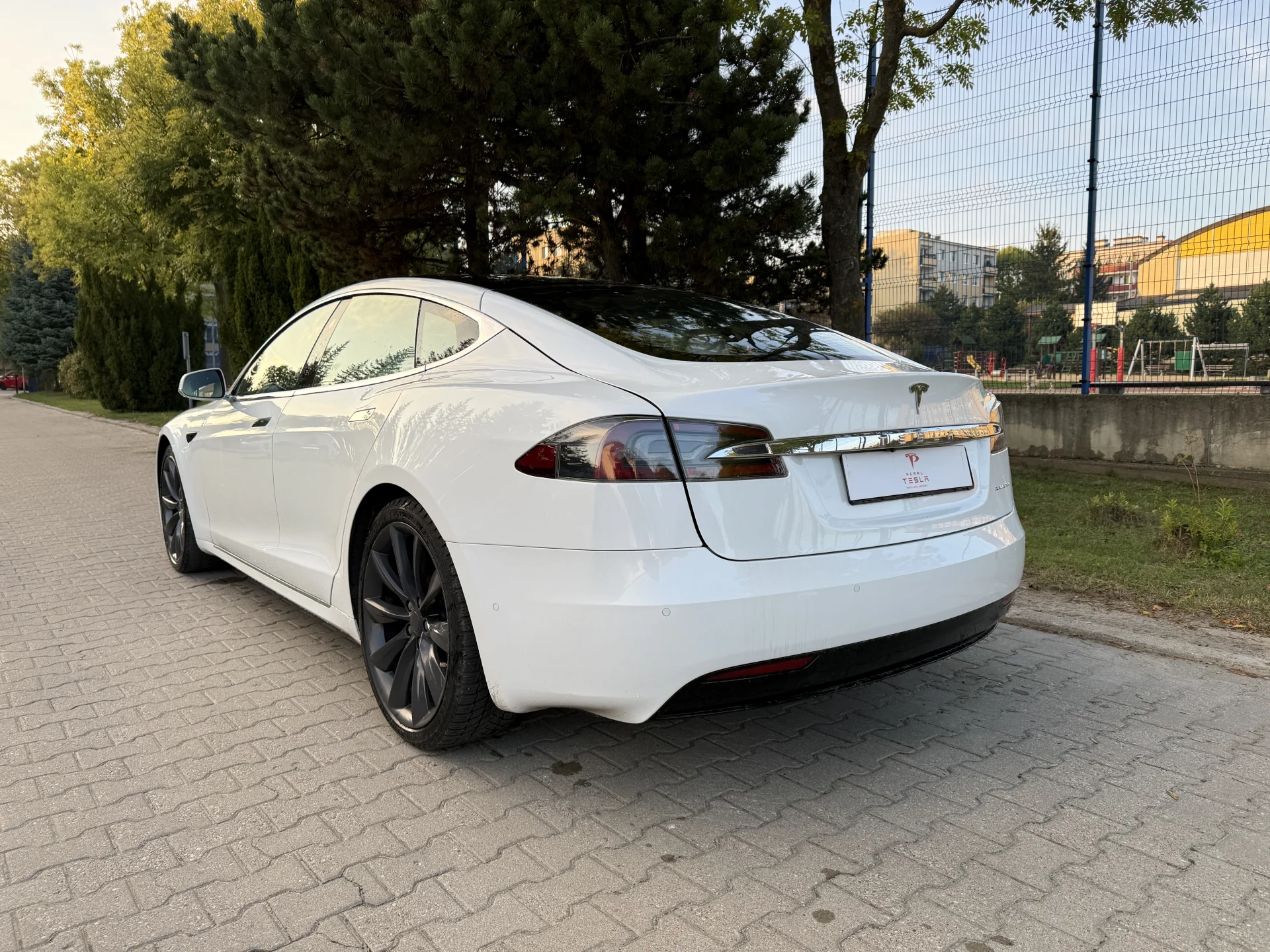 Tesla Model S Long range - widok 4