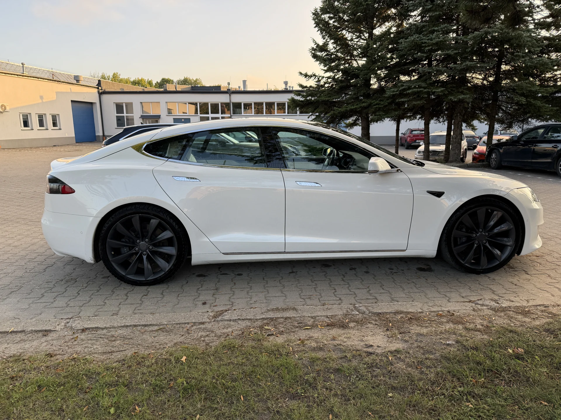 Tesla Model S Long range - widok 7