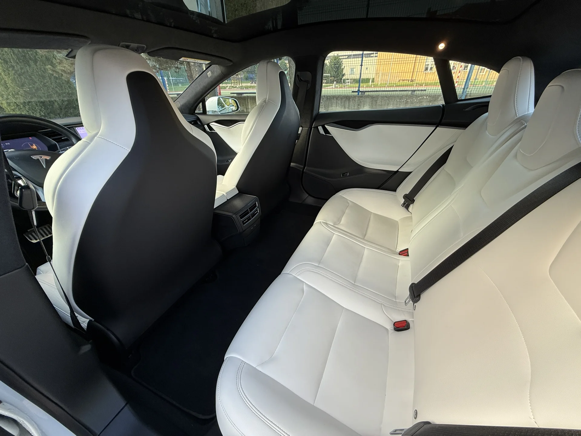 Tesla Model S Long range - widok 11