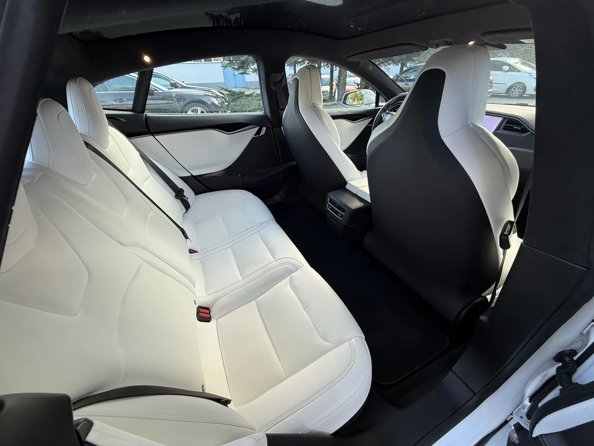 Tesla Model S Long range - widok 12