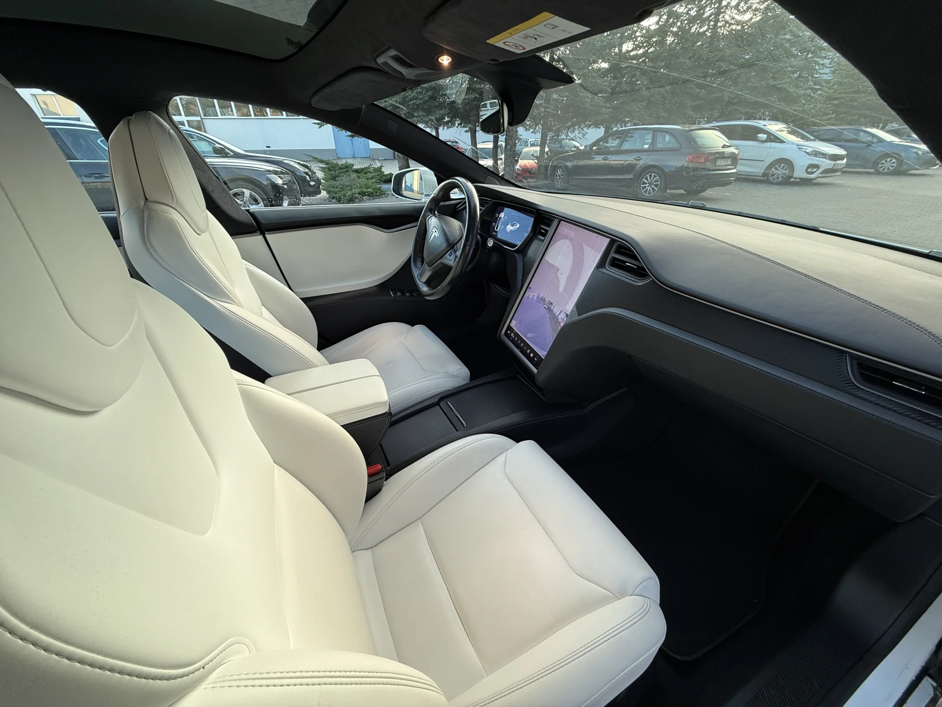 Tesla Model S Long range - widok 10