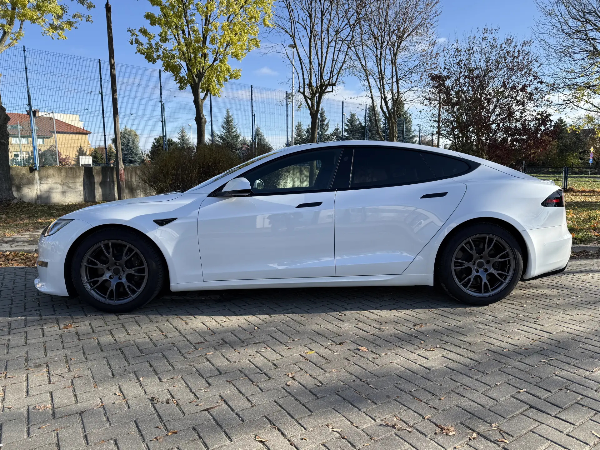 Tesla Model S Long range - widok 3