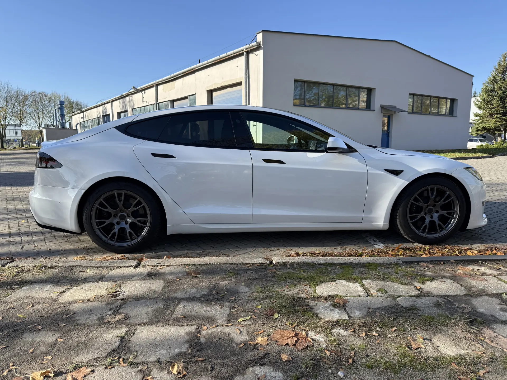 Tesla Model S Long range - widok 7