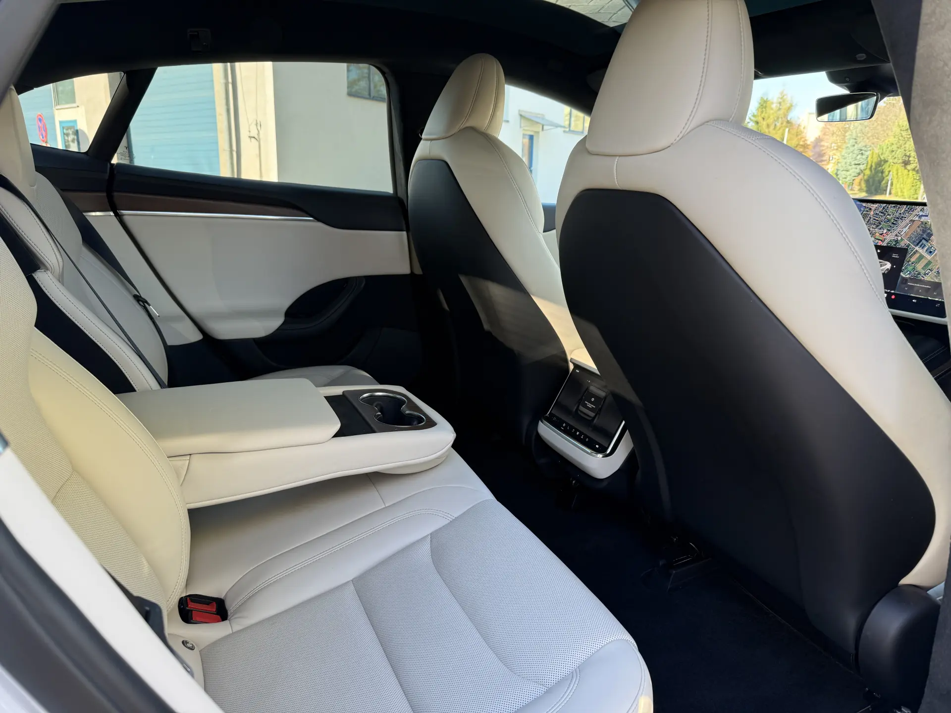 Tesla Model S Long range - widok 12