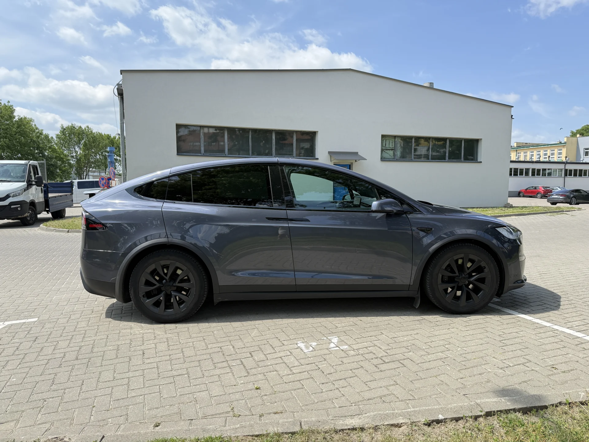 Tesla Model X Plaid - widok 6