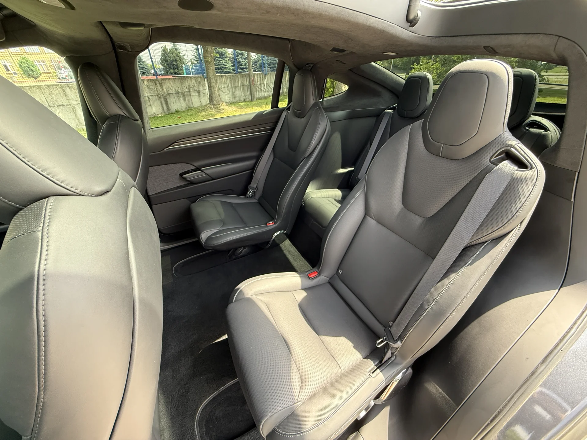 Tesla Model X Plaid - widok 12