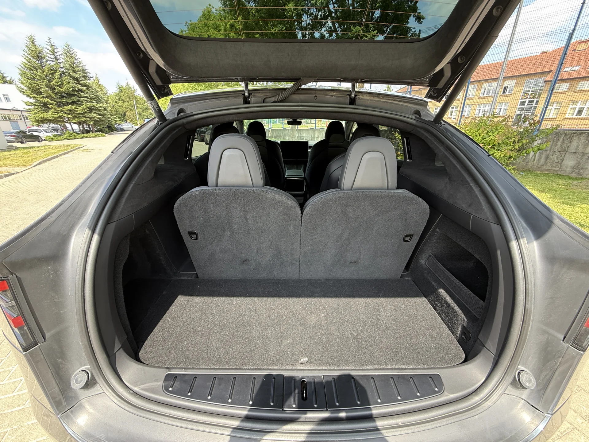 Tesla Model X Plaid - widok 14