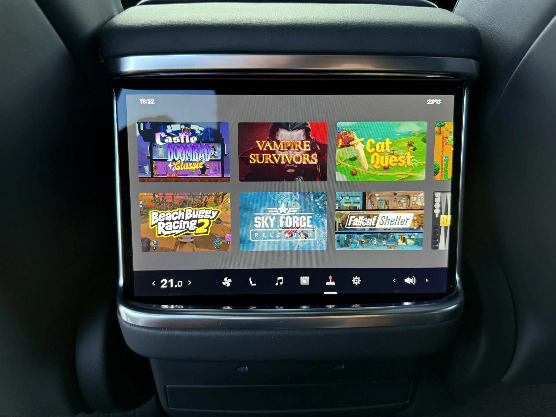 Tesla Model X Plaid - widok 20