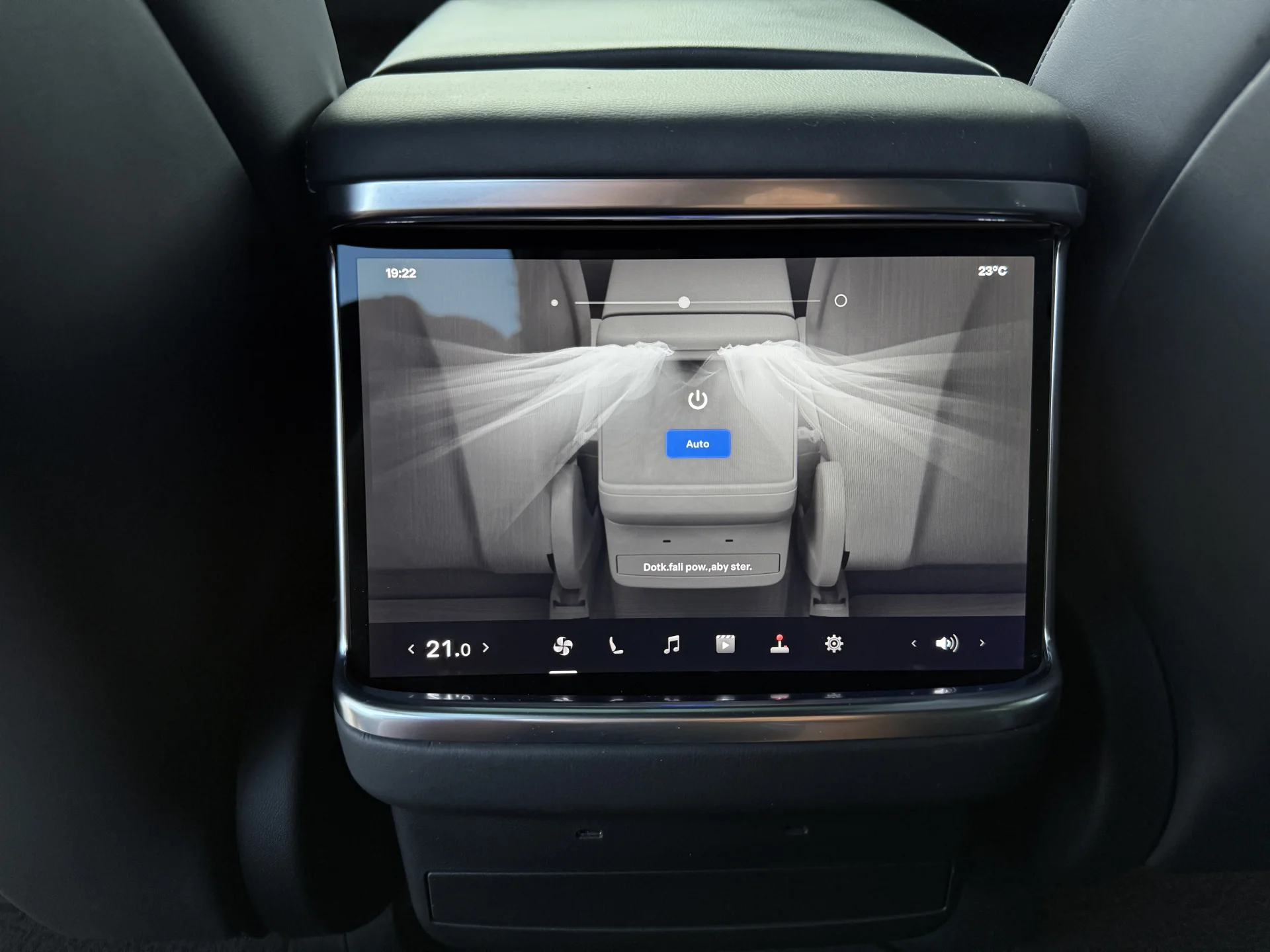 Tesla Model X Plaid - widok 21