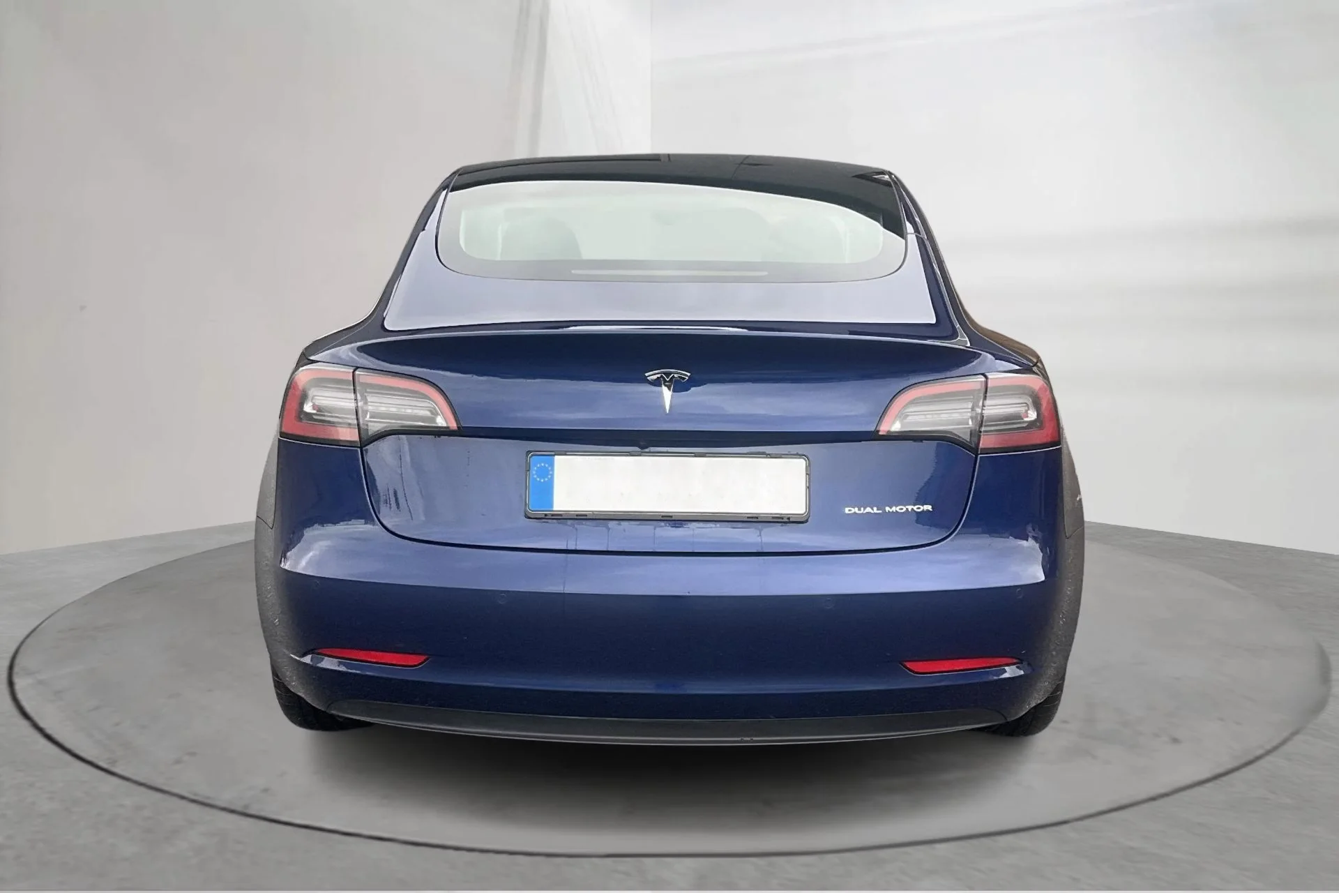 Tesla Model 3 Long Range - widok 4