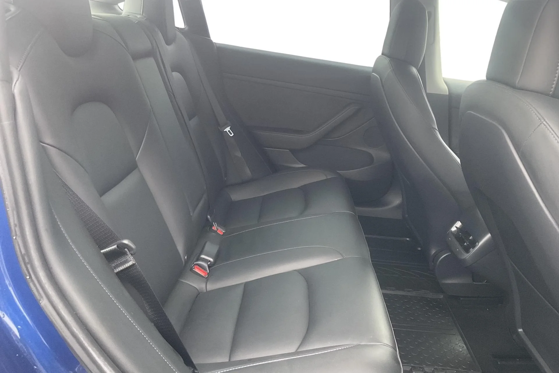 Tesla Model 3 Long Range - widok 7