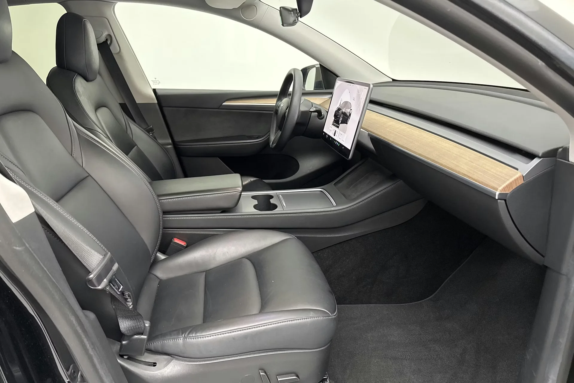 Tesla Model Y Long Range AWD - widok 7