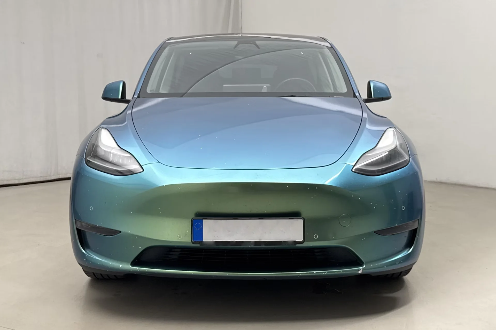 Tesla Model Y Long Range - widok 2