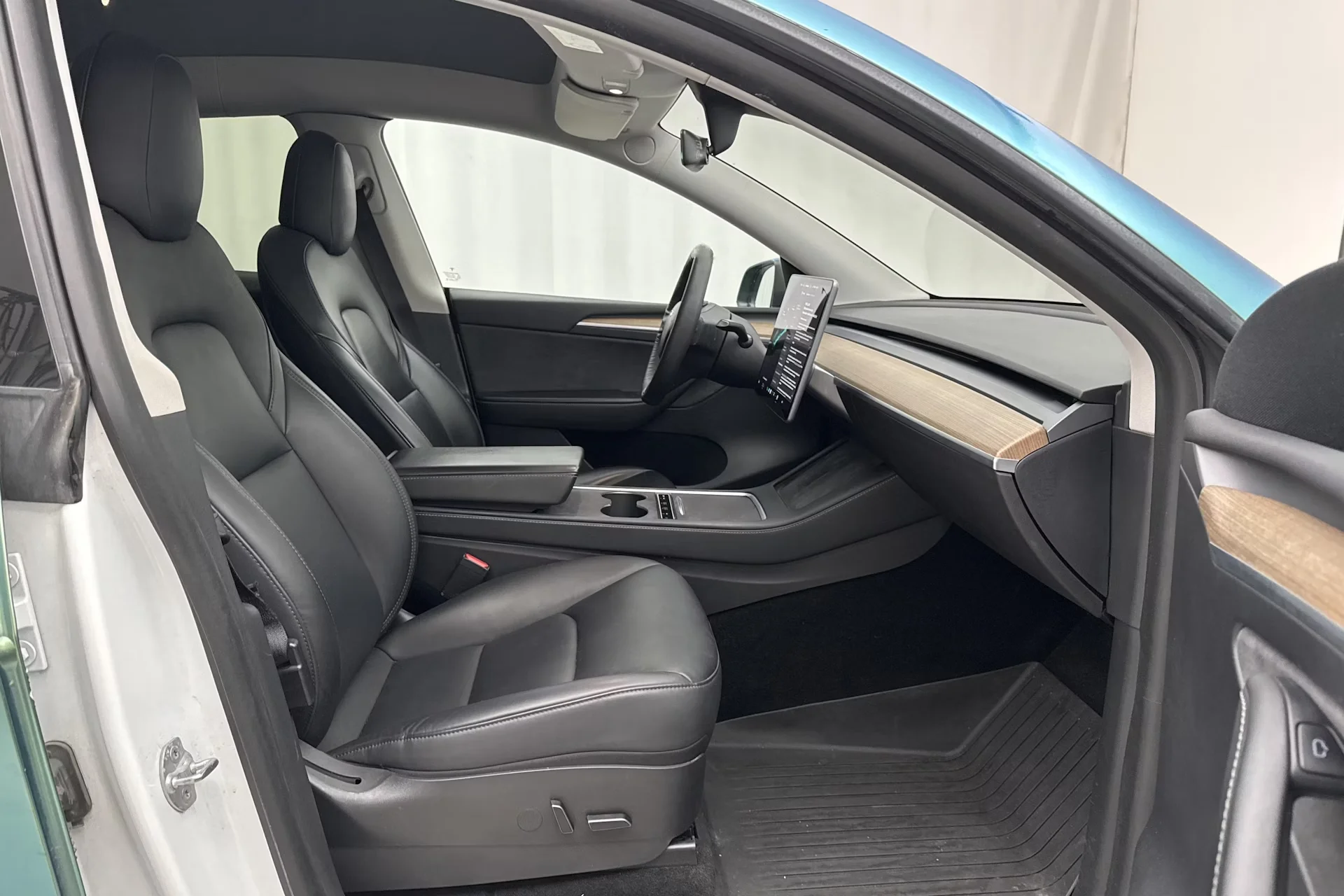 Tesla Model Y Long Range - widok 5