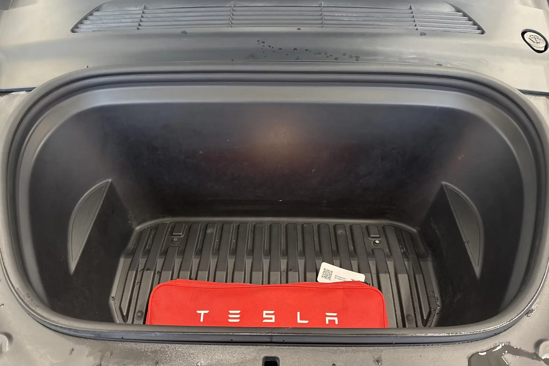 Tesla Model Y Long Range - widok 8