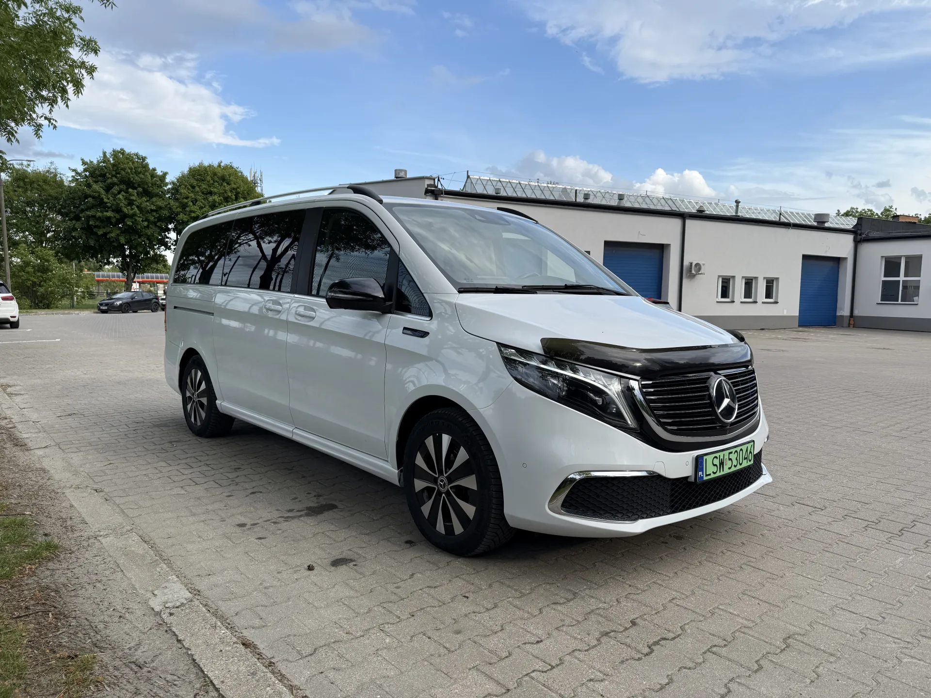Mercedes EQV 300 Lang Avangarde line - widok 6