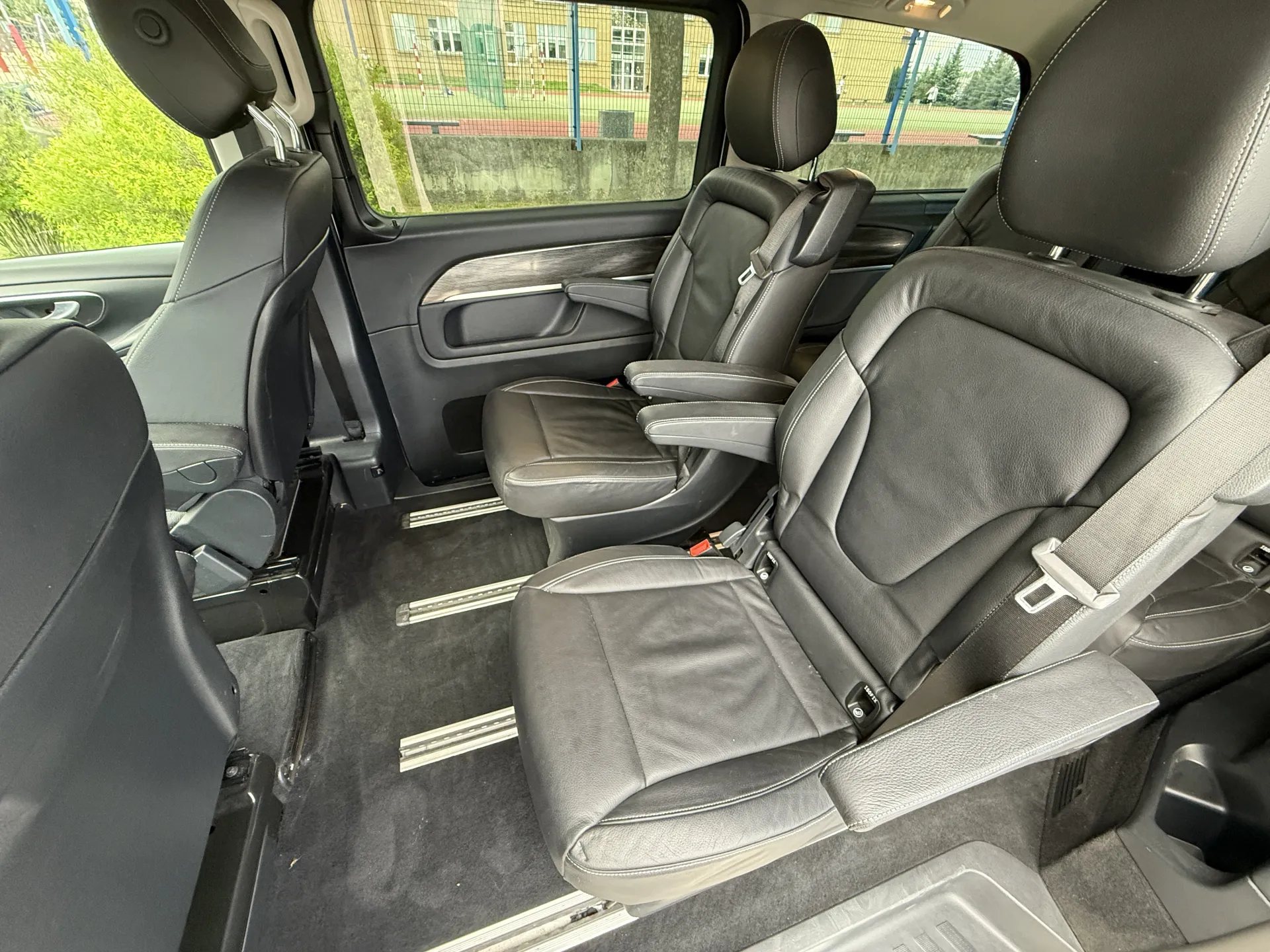 Mercedes EQV 300 Lang Avangarde line - widok 9