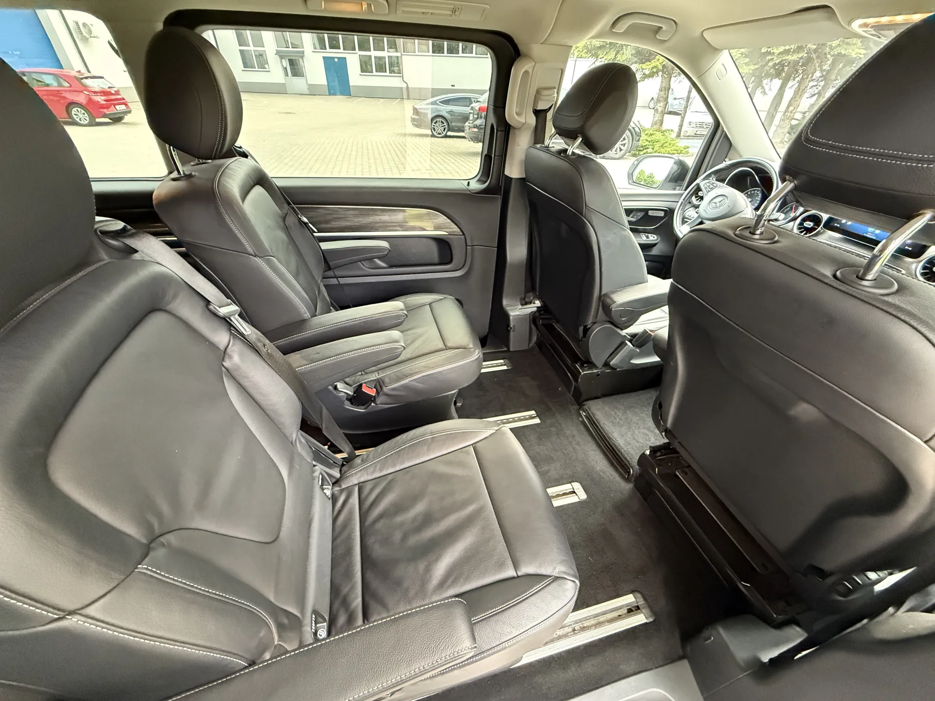 Mercedes EQV 300 Lang Avangarde line - widok 11