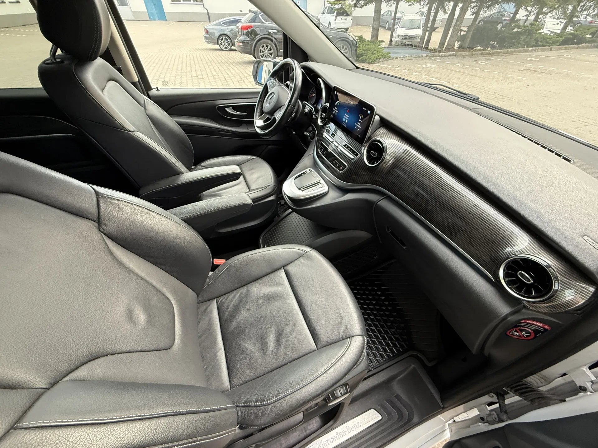 Mercedes EQV 300 Lang Avangarde line - widok 8