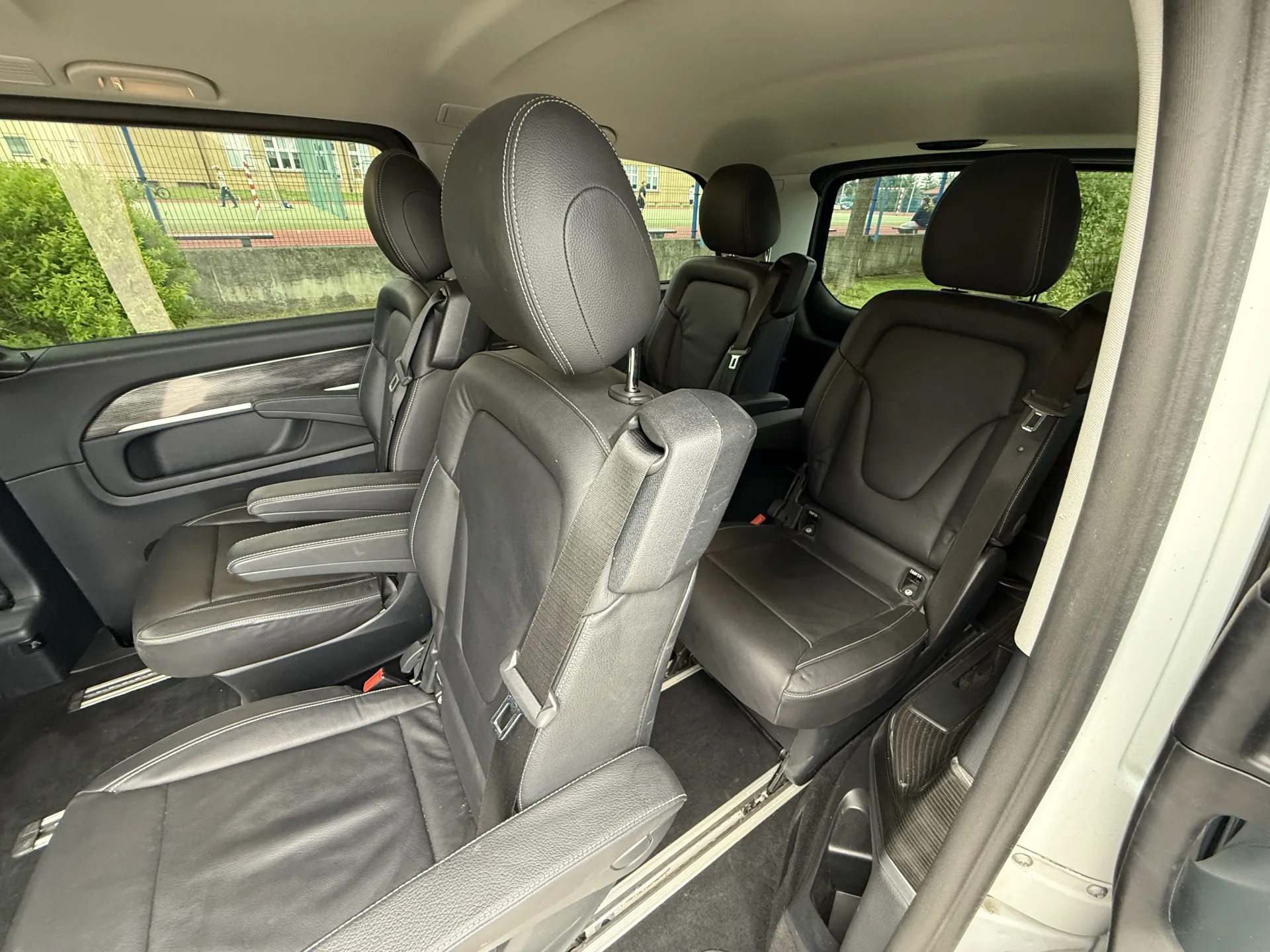 Mercedes EQV 300 Lang Avangarde line - widok 12