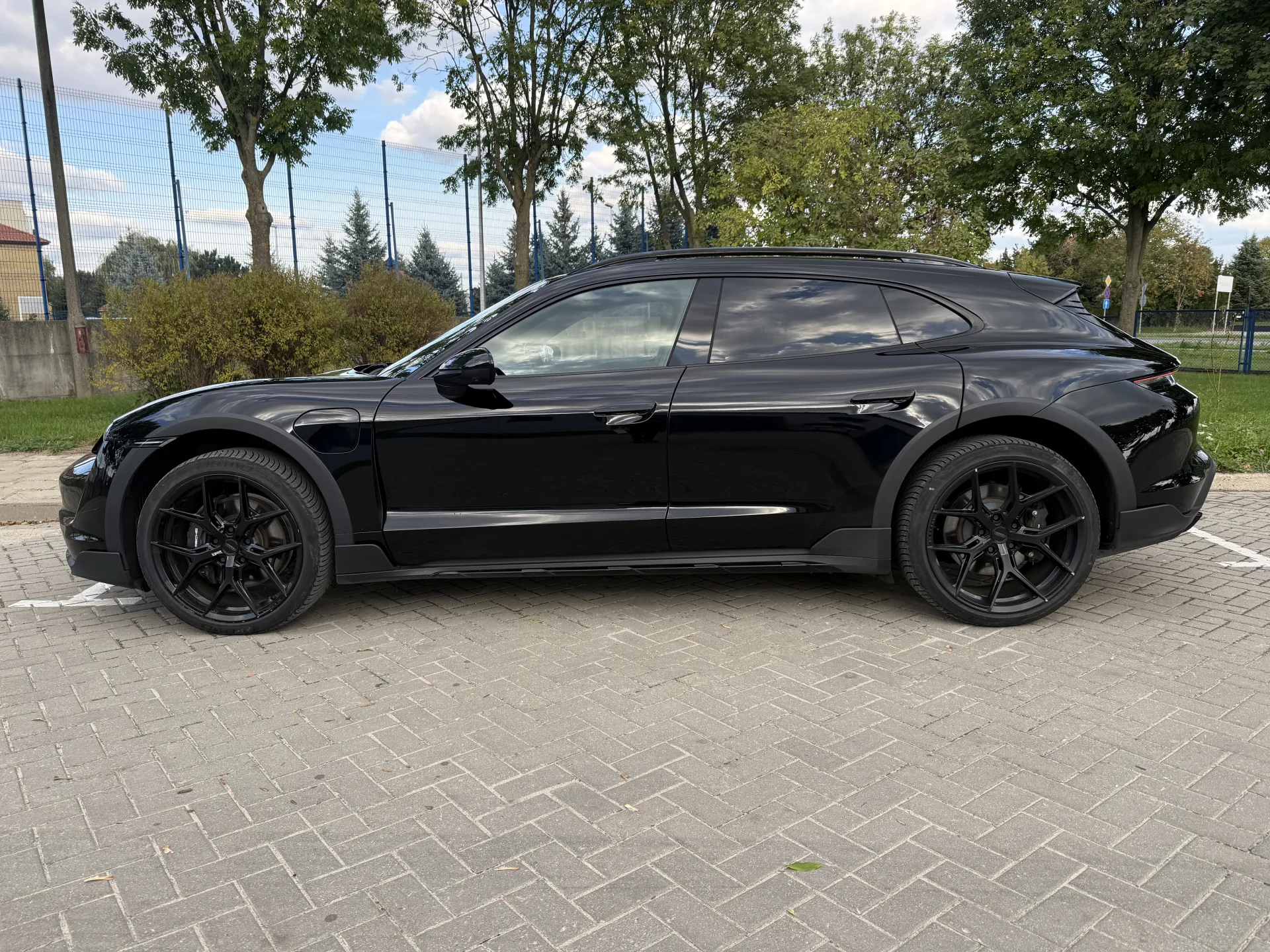 Porsche Taycan 4 Cross Turismo - widok 3