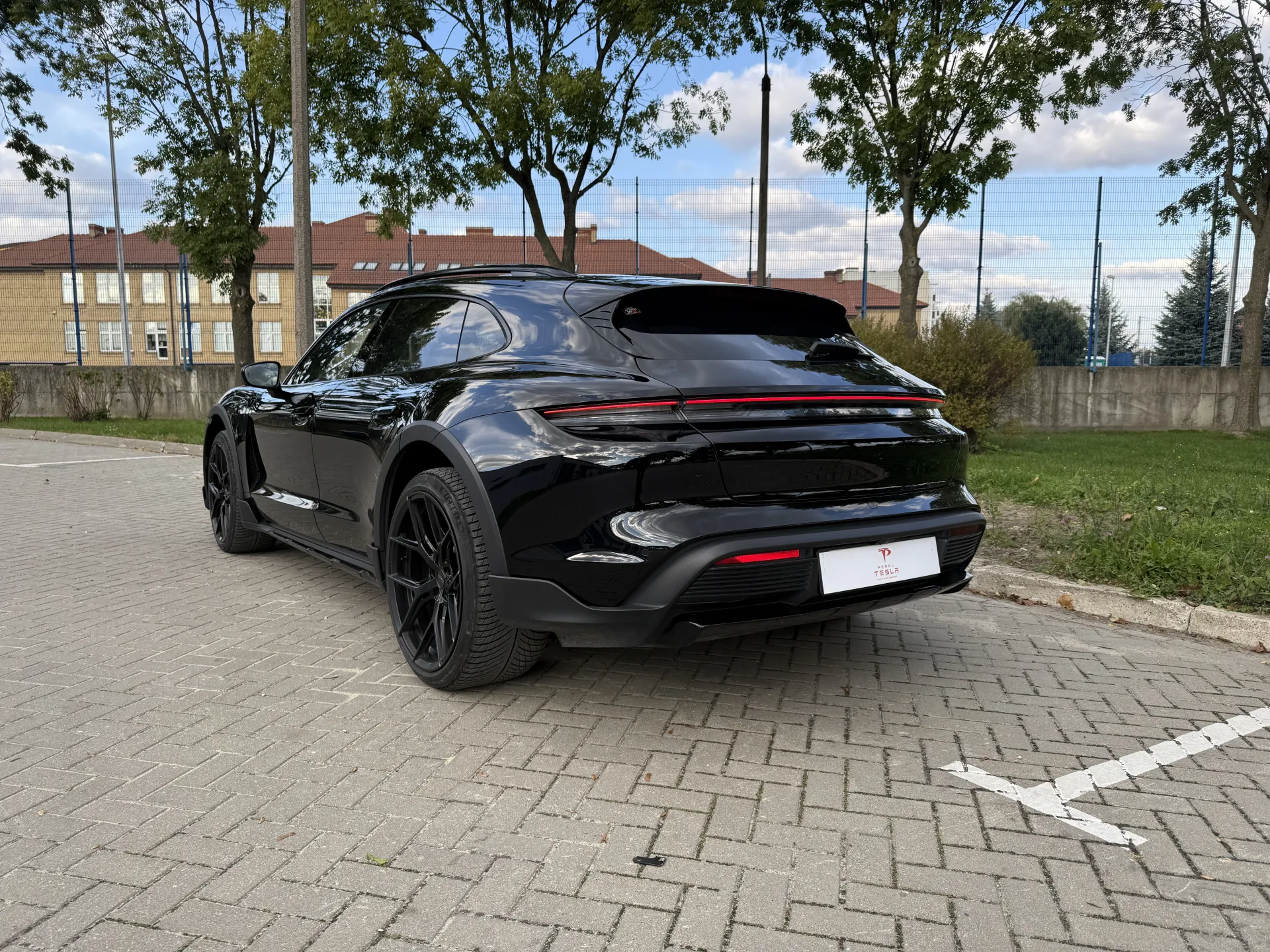 Porsche Taycan 4 Cross Turismo - widok 4