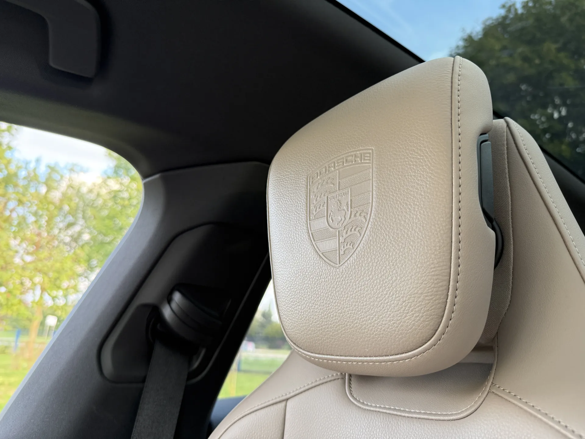 Porsche Taycan 4 Cross Turismo - widok 9