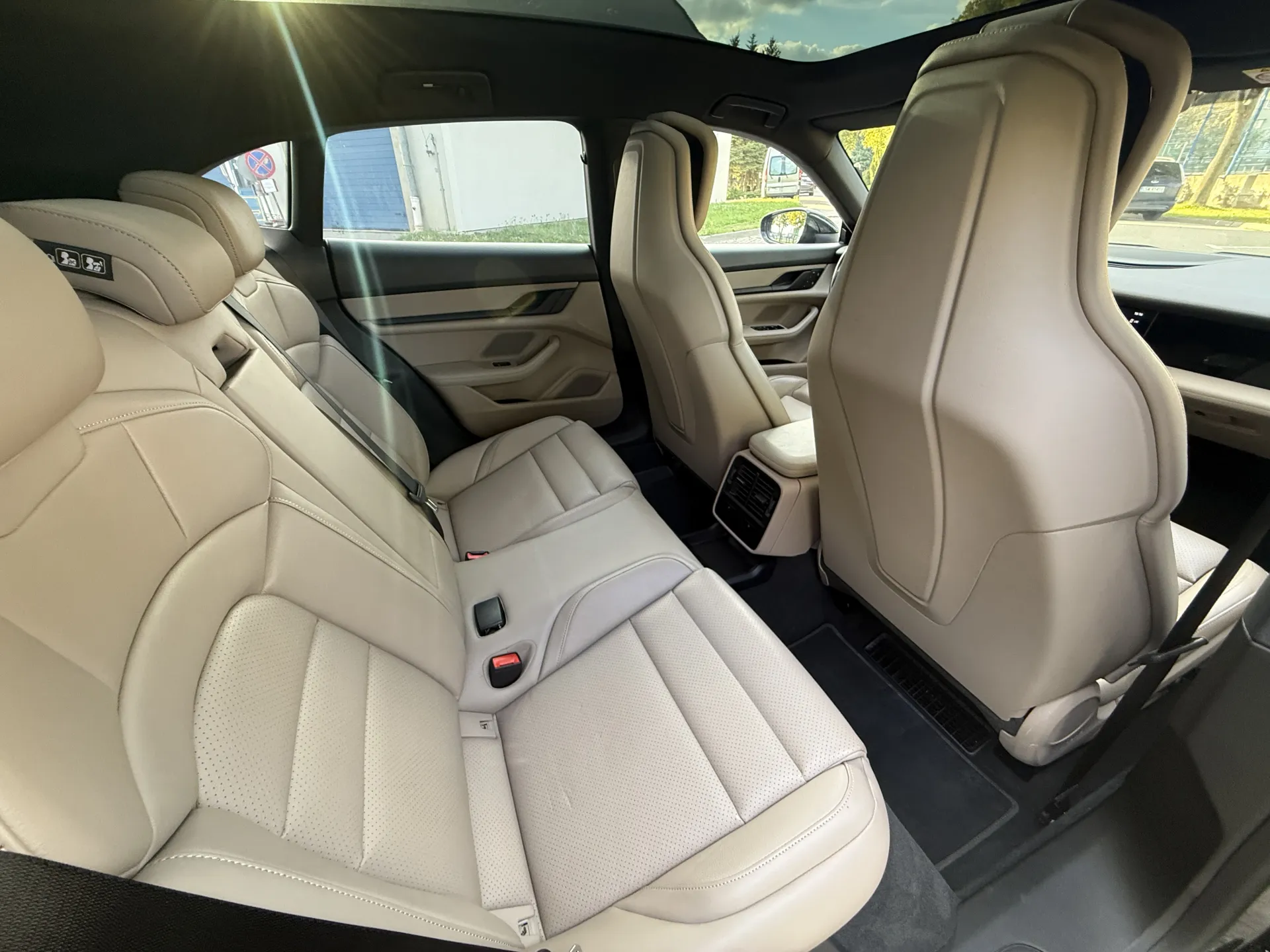 Porsche Taycan 4 Cross Turismo - widok 11