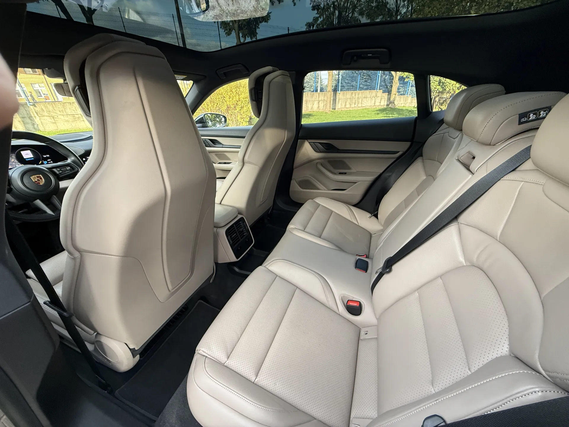 Porsche Taycan 4 Cross Turismo - widok 10