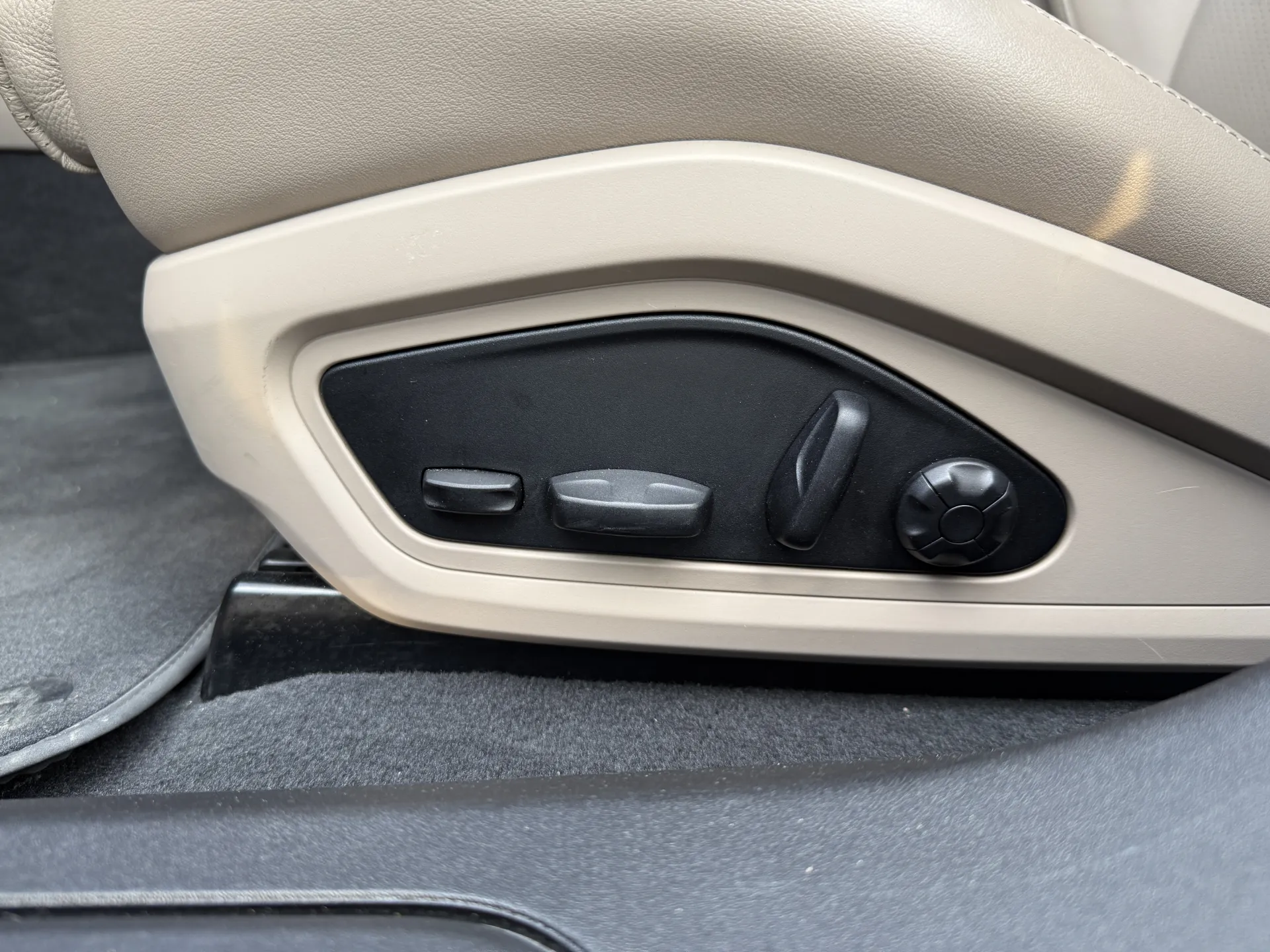 Porsche Taycan 4 Cross Turismo - widok 14