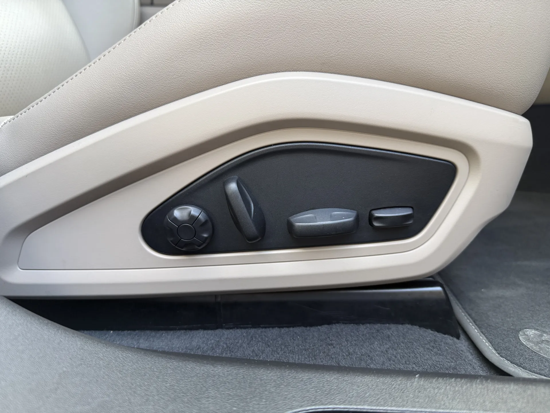 Porsche Taycan 4 Cross Turismo - widok 15