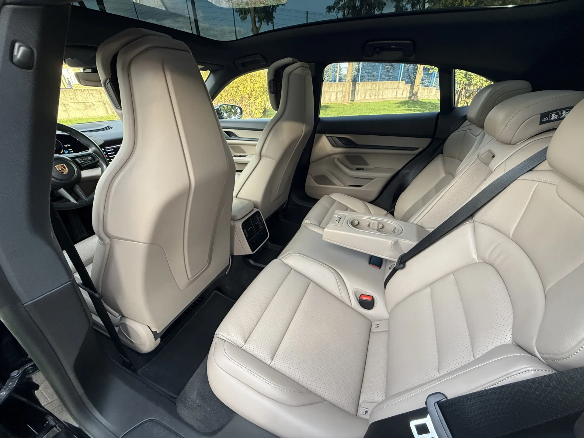 Porsche Taycan 4 Cross Turismo - widok 13