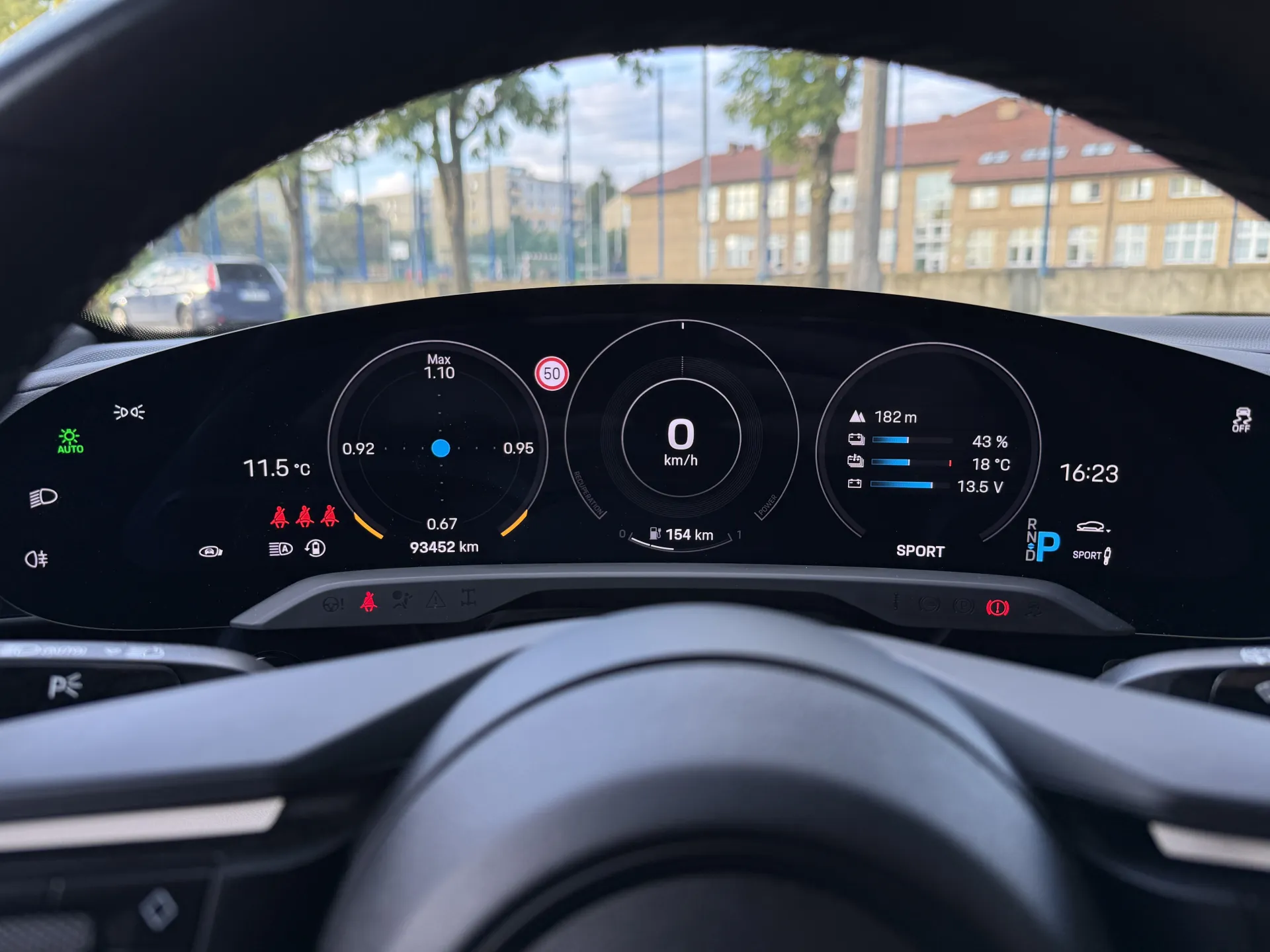 Porsche Taycan 4 Cross Turismo - widok 16