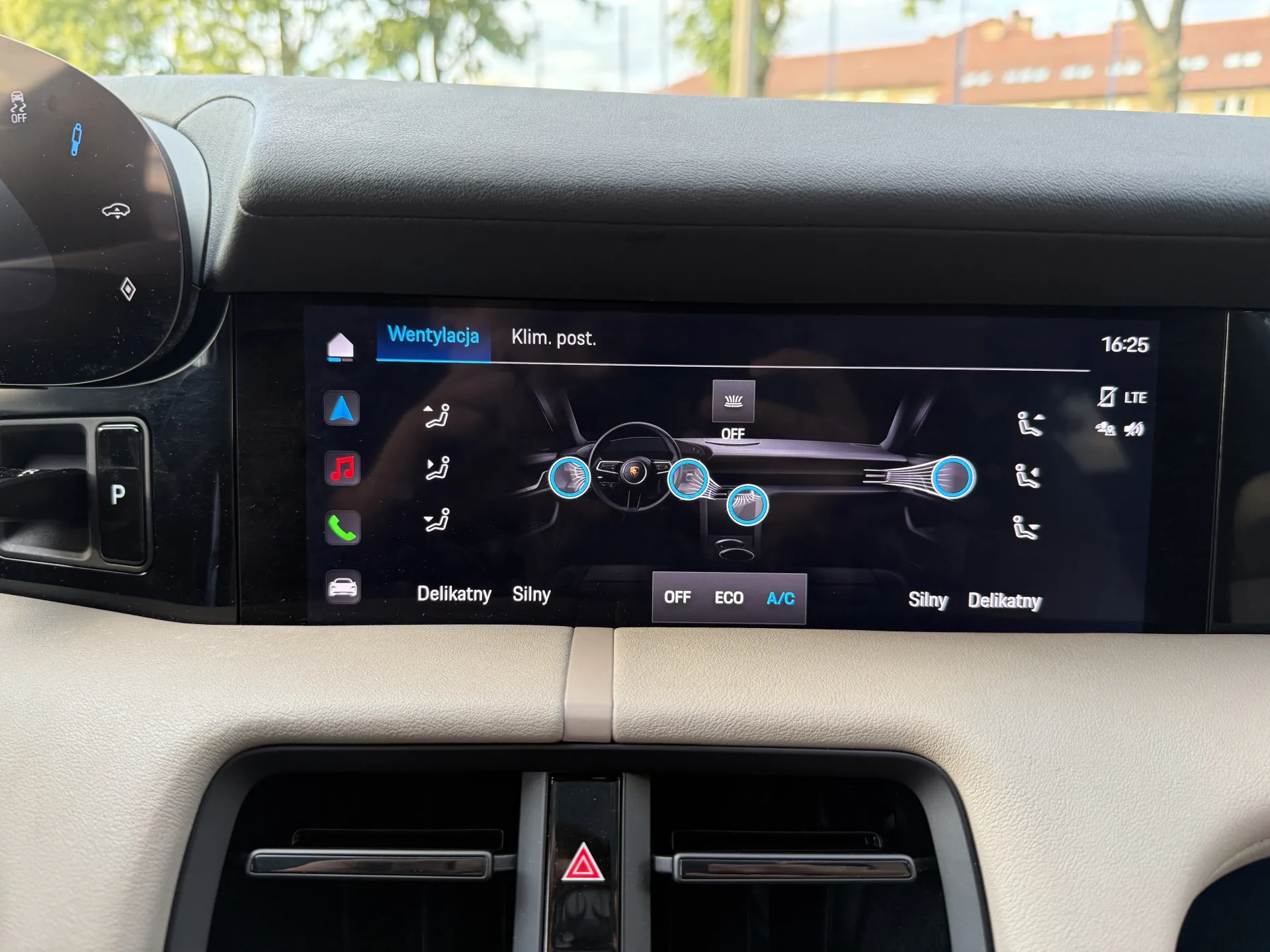 Porsche Taycan 4 Cross Turismo - widok 32