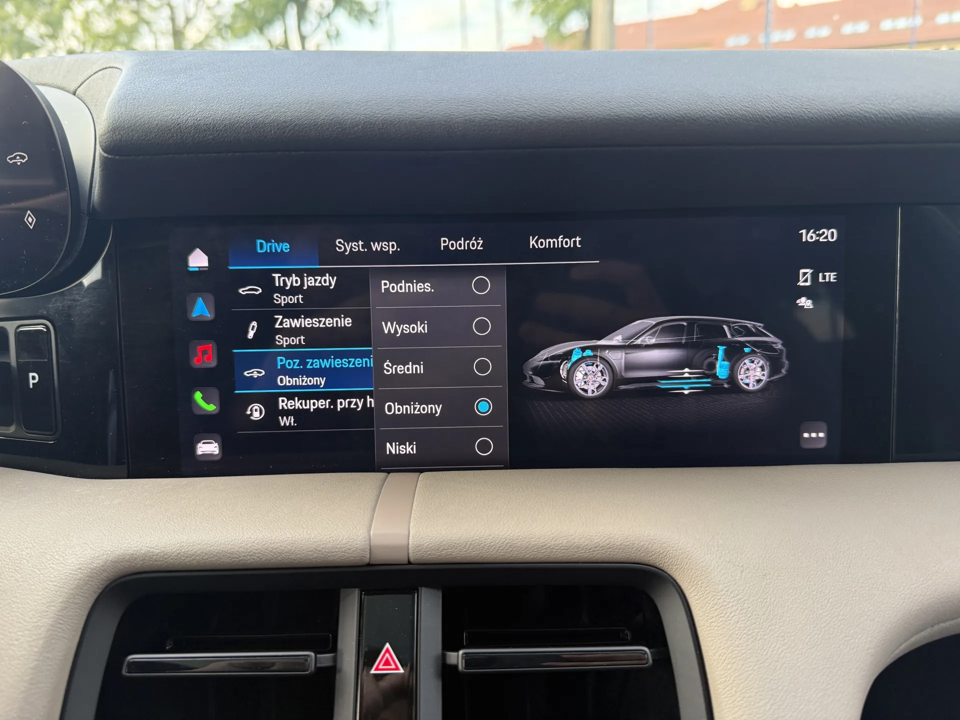 Porsche Taycan 4 Cross Turismo - widok 34