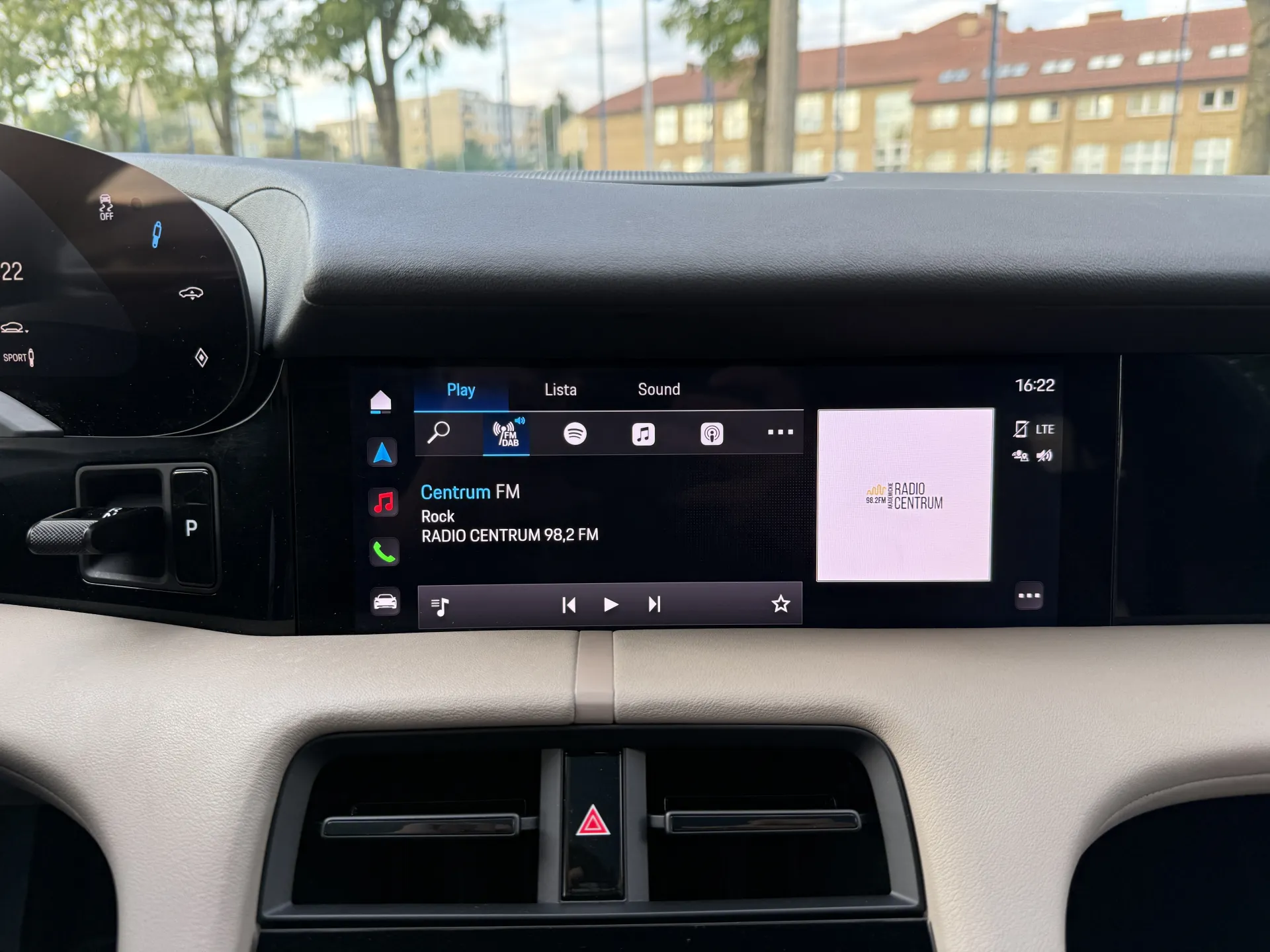 Porsche Taycan 4 Cross Turismo - widok 40